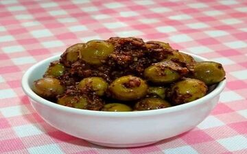 طرز درست کردن زیتون پرورده به روش رستورانی | با این روش یک زیتون پرورده عالی درست کن