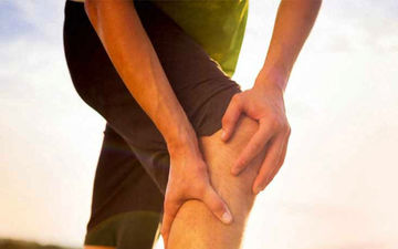 علائم آب آوردن زانو چیست؟