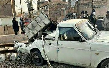 مرگ تلخ دختر بچه 10 ساله در تصادف قطار با یک وانت