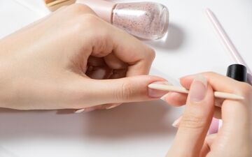 برای کاشت ناخن در خانه چه وسایلی باید داشته باشیم؟