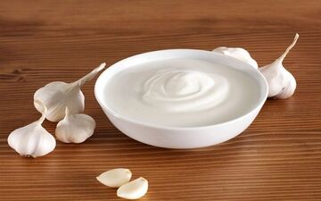 فشار خون بالا دارید؟ماست را با این ماده غذایی ترکیب کنید