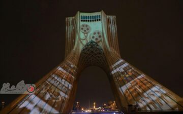 اختصاصی/ تصاویری بسیار دیدنی از اجرای نورپردازی سه بعدی برج آزادی