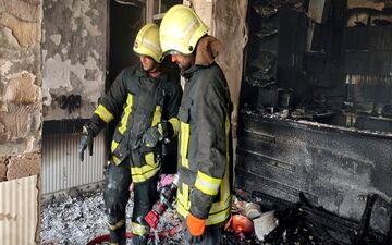 آتش گرفتن یک ساختمان مسکونی در شیراز