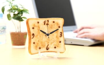 به این دلایل سر ساعت غذا بخورید