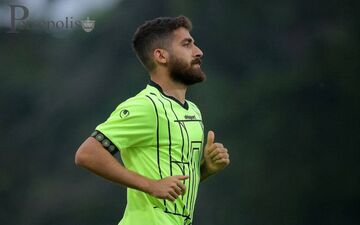 فرجی:  برخی فکر می‌کنند که بازیکنان استقلال و پرسپولیس با هم دشمنی دارند ولی ما همه با هم رفیق هستیم