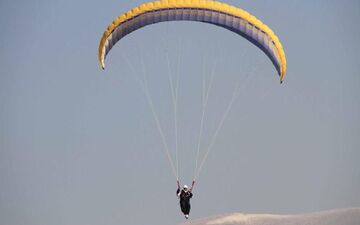 حادثه برای پاراگلایدر در آسمان سوادکوه
