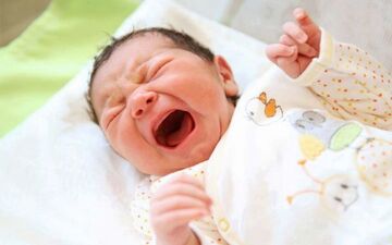  بی خوابی نوزادان به چه علت است؟