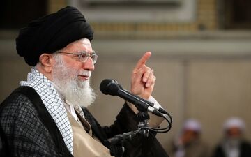  رهبر انقلاب: مسئولان باید شفاف باشند و هیچ رازی را از مردم پنهان نکنند