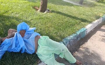 پشت صحنه روز خبرنگار؛ حاشیه بزرگراه و کنار برانکاردی از جنس نجات