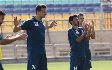  دو مهاجم پرسپولیس همچنان دور از تمرینات