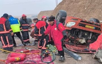 واژگونی تریلی در محور دامغان ـ سمنان یک کشته و یک مصدوم بر جا گذاشت