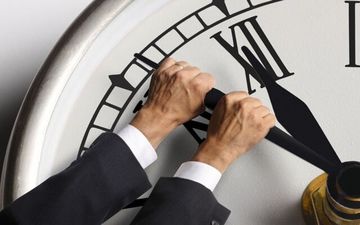 ساعت رسمی تغییر می کند؟

