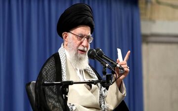 رهبر انقلاب: دستگاه‌های دولتی هرچه بیشتر به یاری سیل‌زدگان بشتابند