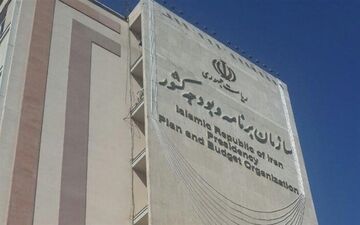 کاهش حقوق کارکنان دولت تکذیب شد 