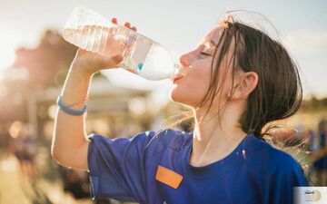 اگر این علائم را دارید سریع آب مصرف کنید