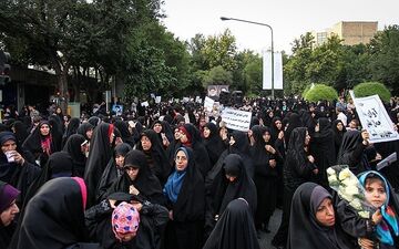 راهپیمایی باشکوه مردم قم در حمایت از عفاف و حجاب برگزار شد