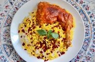 طرز تهیه چلو مرغ زعفرانی به روش رستورانی بدون رب گوجه فرنگی + نکات مهم
