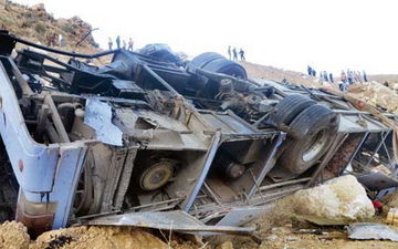 وقوع سه حادثه اتوبوس در جاده‌های کشور 