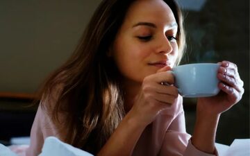 حقایق حیرت‌انگیز در مورد کافئین و مغز: چرا باید مراقب مصرف قهوه شب‌ها باشید؟
