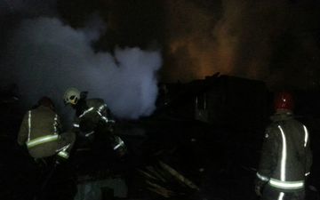 حریق گسترده انبار چوب در جنوب تهران +عکس