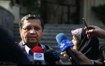  همتی: نرخ های فعلی ارز پایدار نیست