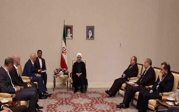 تصویری از دیدار اینفانتینو، رییس فیفا با حسن روحانی