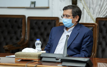 همتی خبرداد: خرید اسکناس در بازار ارز به حداقل رسید
