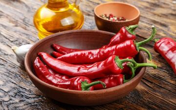 چگونه تندی فلفل را از غذا، دهان و دست از بین ببریم؟

