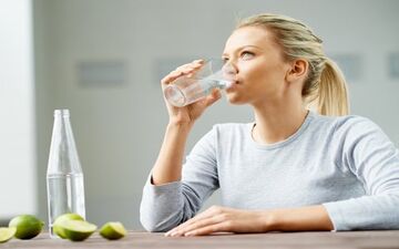 مصرف آب به میزان کافی، کلید پیشگیری از مشکلات کلیوی
