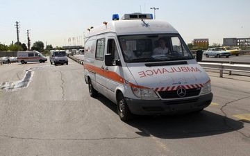 واژگونی جرثقیل حامل سیمان در قم موجب فوت راننده شد