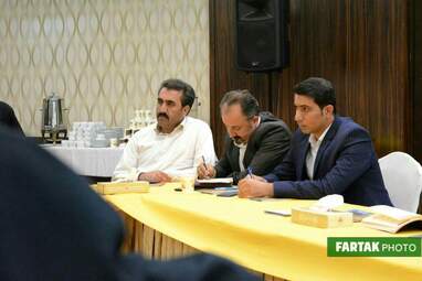  نشست هم‌اندیشی تورلیدرها برای جذب گردشگر  در سالن آناهیتا هتل پارسیان کرمانشاه 