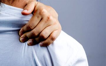 5 علت شانه درد در خانم ها