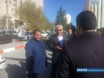 گزارش تصویری از حضور وزیر صمت در محل جمع آوری کمک های مردمی به سیل زدگان