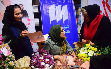 رونمایی از کتاب "عروسی مگی" نوشته مریم رازانی در شهر کتاب همدان به روایت تصویر