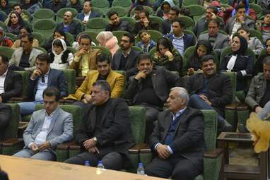 اهدای تندیس مهر حقوق بشر به علی دایی اسوره فوتبال ایران در کرمانشاه