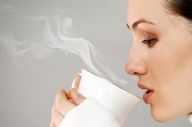 نکات مهم برای نوشیدن ایمن آب گرم | ۴ زمان طلایی نوشیدن آب گرم 

