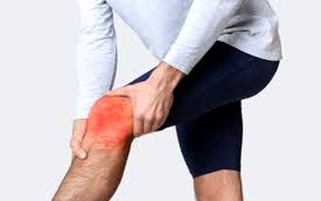 گرفتگی عضلات زانو؛ علائم، عوامل خطر و روش‌های تسکین درد
