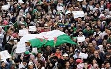  ممنوع الخروج شدن ۱۳۴ نفر در الجزایر؛ تاجر با نفوذ پشت میله‌های زندان