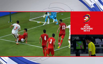 اشتباه داور در اعلام پنالتی برای امارات برابر ایران + ویدئو
