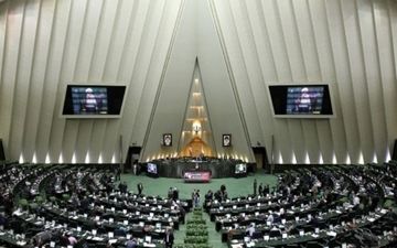 جلسه غیرعلنی مجلس برای بررسی بازار ارز آغاز شد