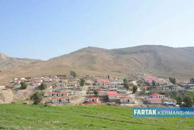 خانه های ساخته شده علی دایی در مناطق زلزله زده