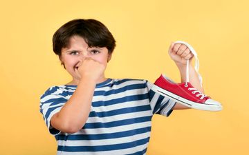 خداحافظ بوی بد کفش! ابتکار خلاقانه دانشمندان هندی برای از بین بردن بوی ناخوشایند کفش‌ها