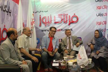 حضور فرهاد جم در غرفه فرتاک نیوز به روایت تصویر