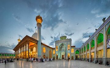 حمله تروریستی در حرم شاهچراغ / تیراندازی به زائران در کنار مضجع شریف