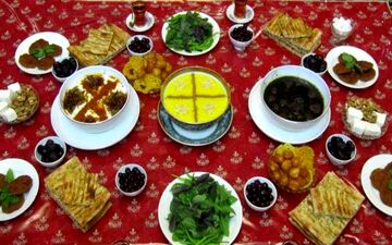 پهن کردن سفره افطاری برای ۳۰۰ معلول + فیلم 