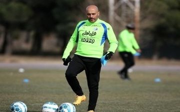  استقلال با یک مهاجم کامل می‌شود