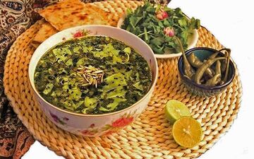 اگه دنبال یک آش پاییزی هستید آش لخشک مشهدی بهترین پیشنهاده!