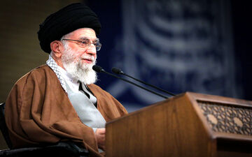 ویدئو / روایت عطاءالله مهاجرانی از پیش‌بینی‌های تاریخی و راهبردی آیت‌الله خامنه‌ای در سال ۱۳۵۹