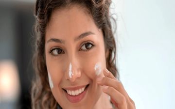 ضد آفتاب رنگی یا بی‌ رنگ: کدام یک برای شما مناسب‌تر است؟