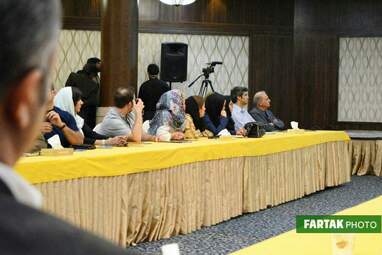  نشست هم‌اندیشی تورلیدرها برای جذب گردشگر  در سالن آناهیتا هتل پارسیان کرمانشاه 